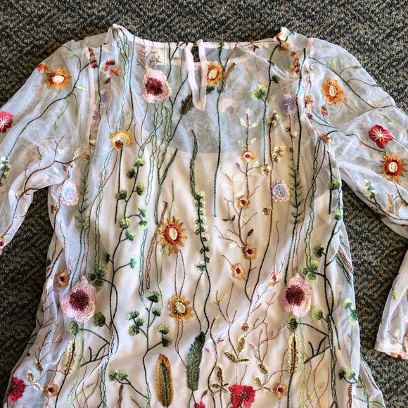 Flower Embroidered long sleeve - Picture 6 of 6